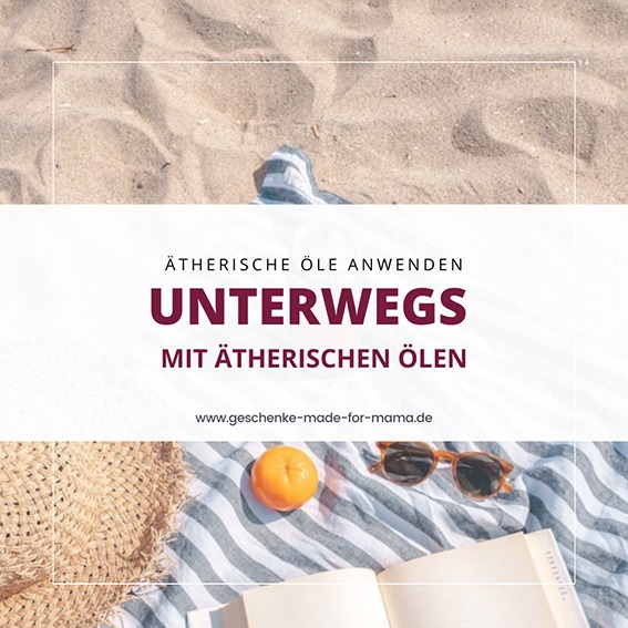 Unterwegs mit ätherischen Ölen - Ätherische Öle im Urlaub Strandszene mit weißem Sand, Badetuch und Sonnenbrille – Symbol für Sommer, Urlaub und ätherische Öle unterwegs